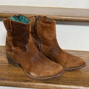 CORRAL WOMEN'S LAMB ABSTRACT BOOTS - ROUND TOE, size 8